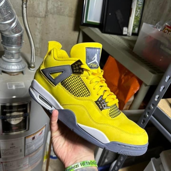 Jordans Retro 4 Lightning - Picture 3 of 4